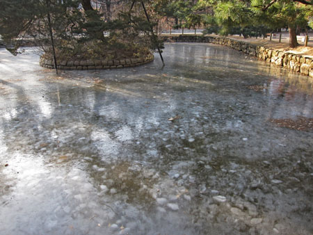 宗廟（チョンミョ）の池