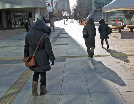 ソウル市内の人々